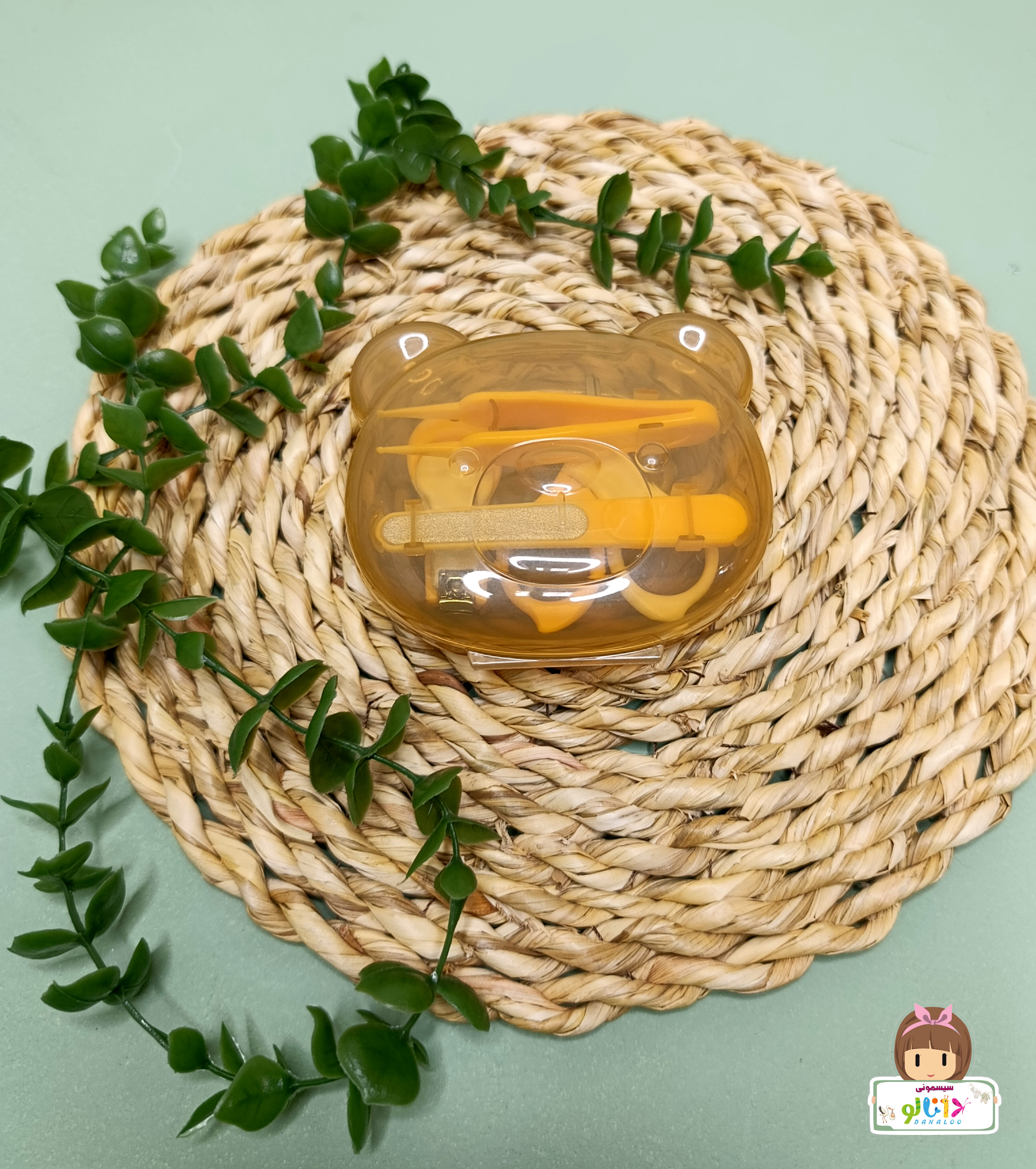 ست مانیکور و ناخن‌گیر طرح عروسکی با قاب شفاف